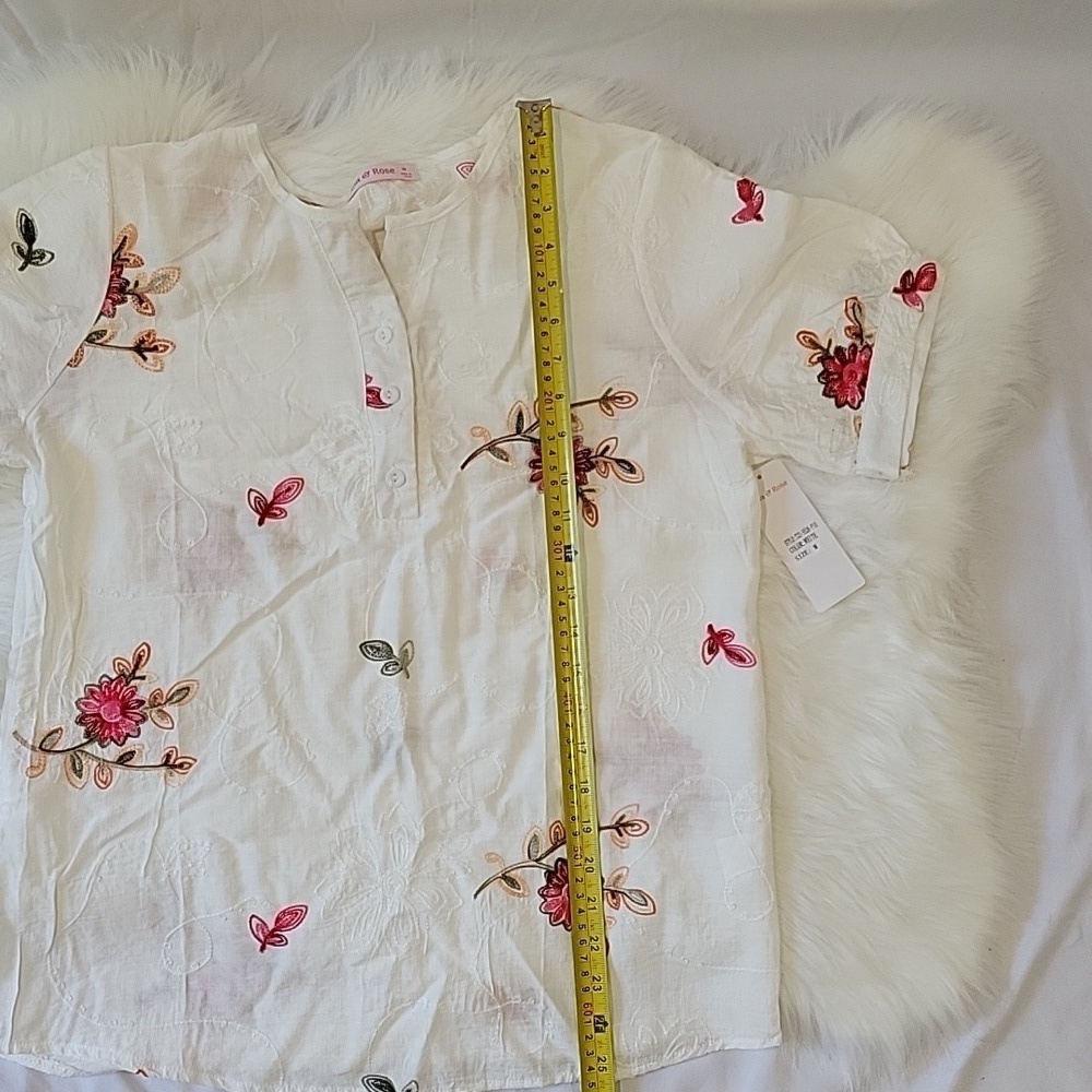 White Floral Embroidered Blouse - Picture 14 of 15